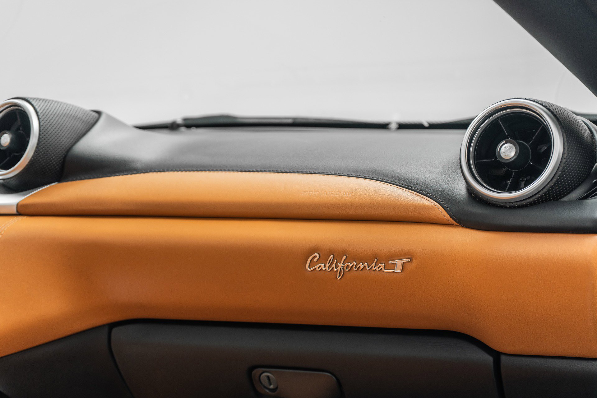 Used 2015 Ferrari California T RWD image 30