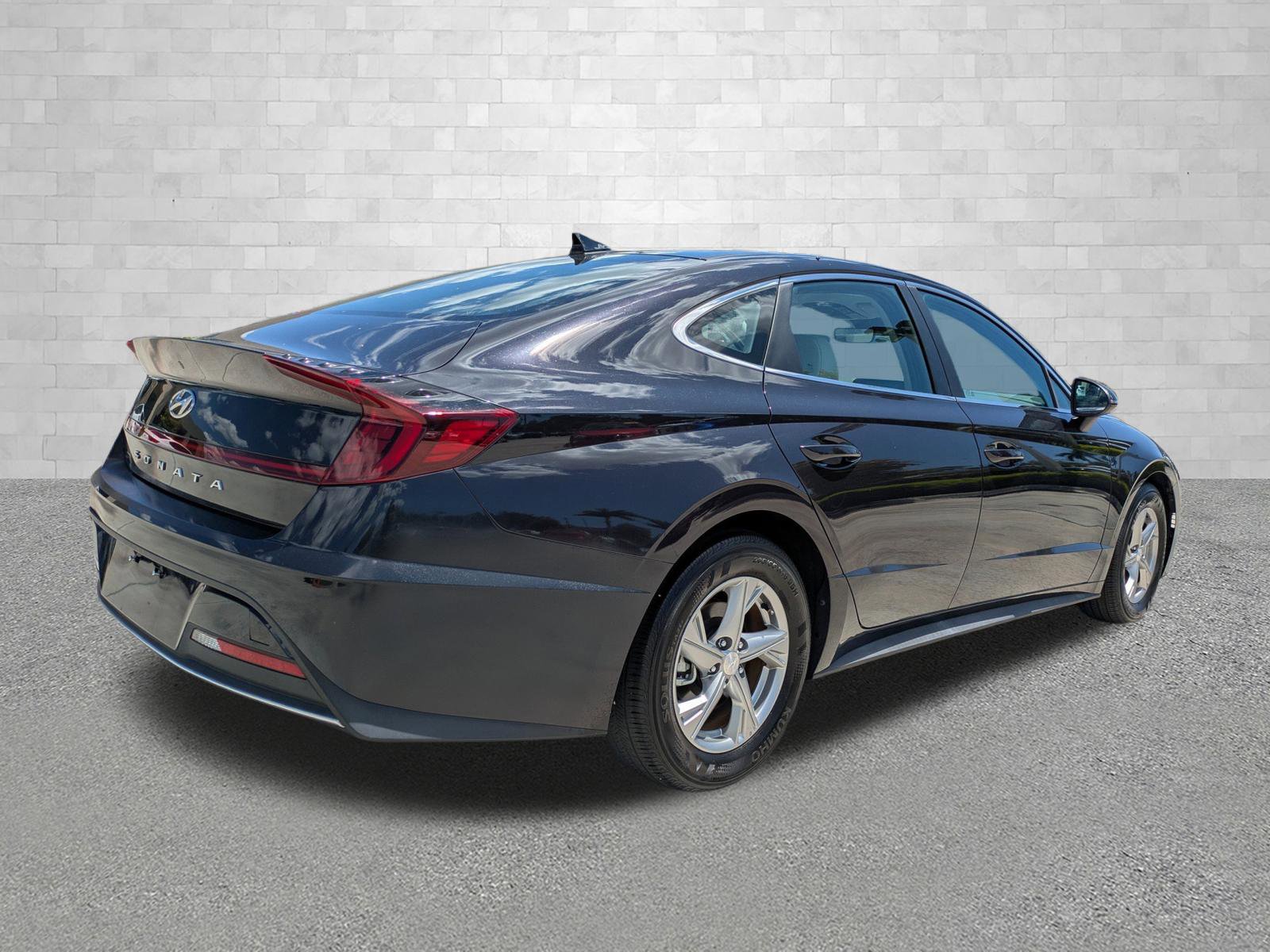 Certified 2023 Hyundai Sonata SE FWD image 2