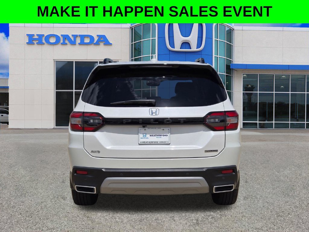 Used 2025 Honda Pilot Touring image 4