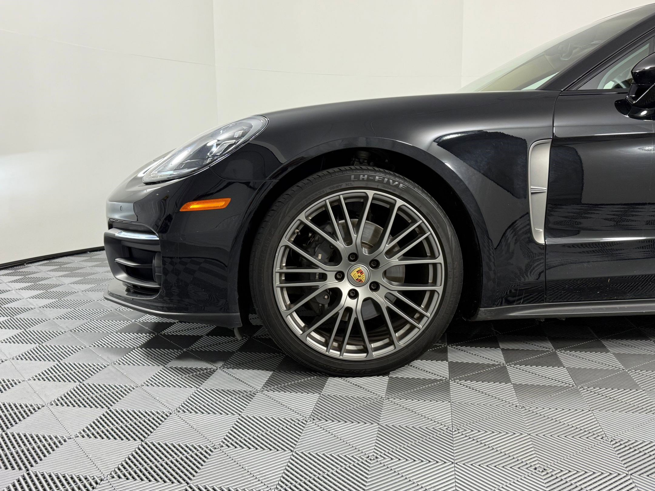 Used 2023 Porsche Panamera Platinum Edition image 12