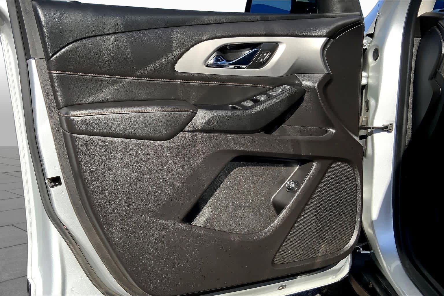 Used 2019 Chevrolet Traverse LT FWD image 22