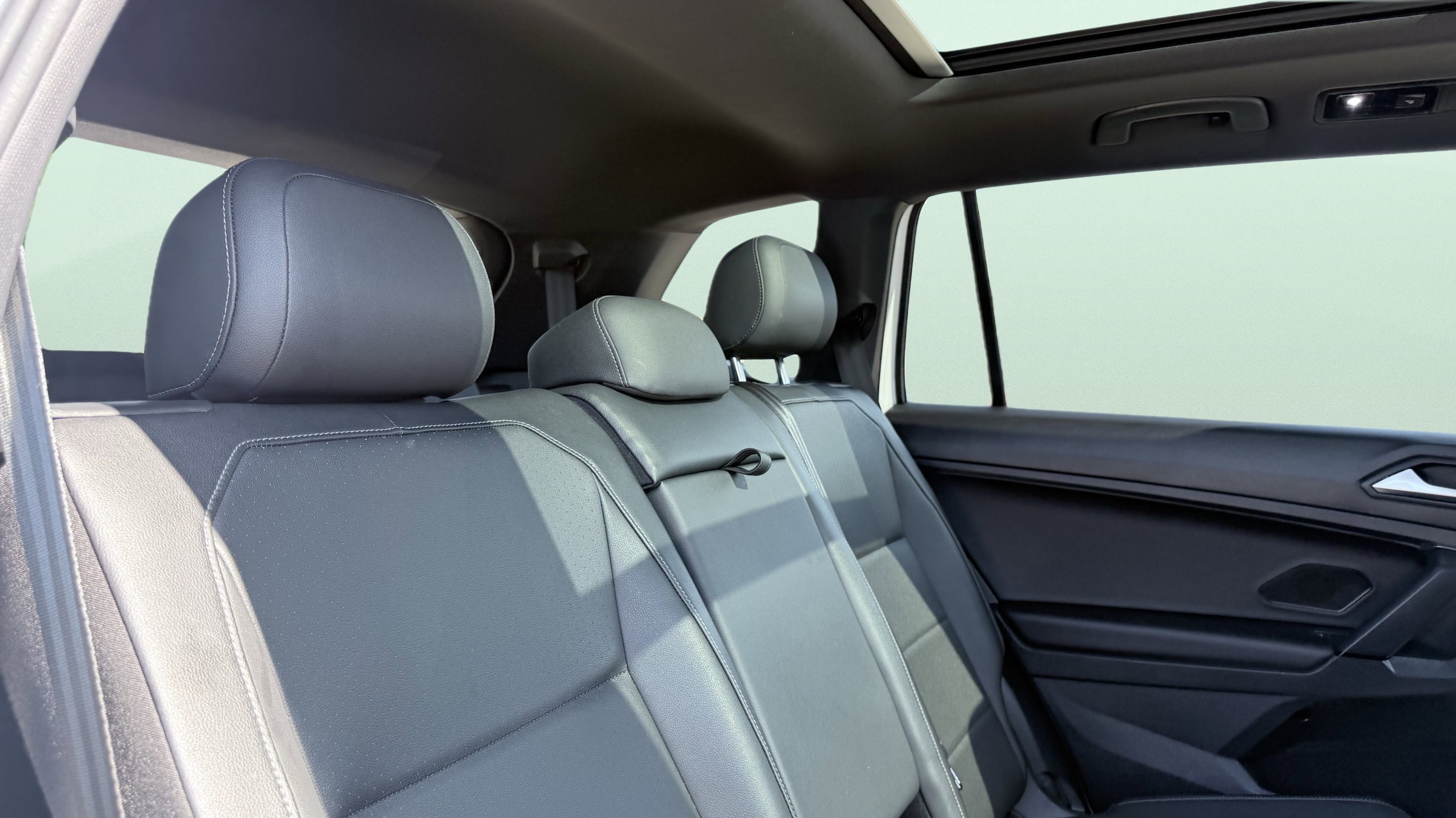 Used 2019 Volkswagen Tiguan SEL R-Line FWD image 47