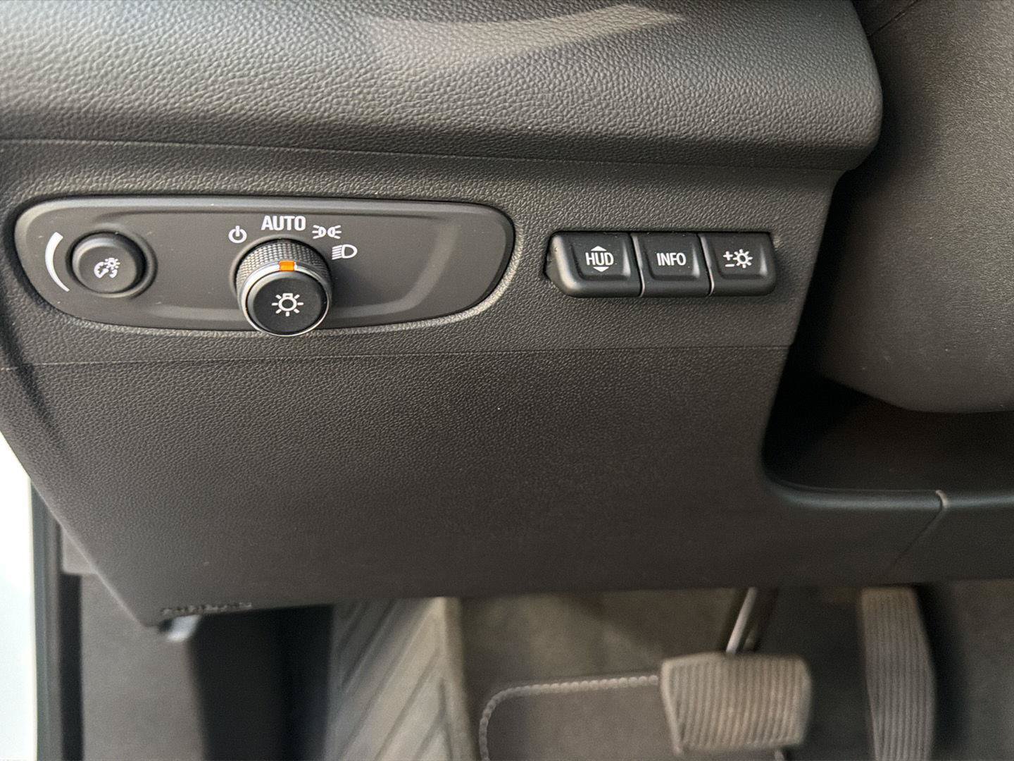 Used 2023 Buick Envision Essence w/ Technology Package I AWD/4WD image 19