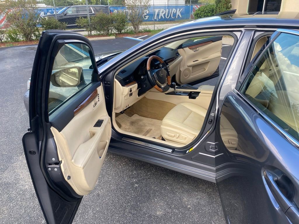 Used 2014 Lexus ES 300h image 10