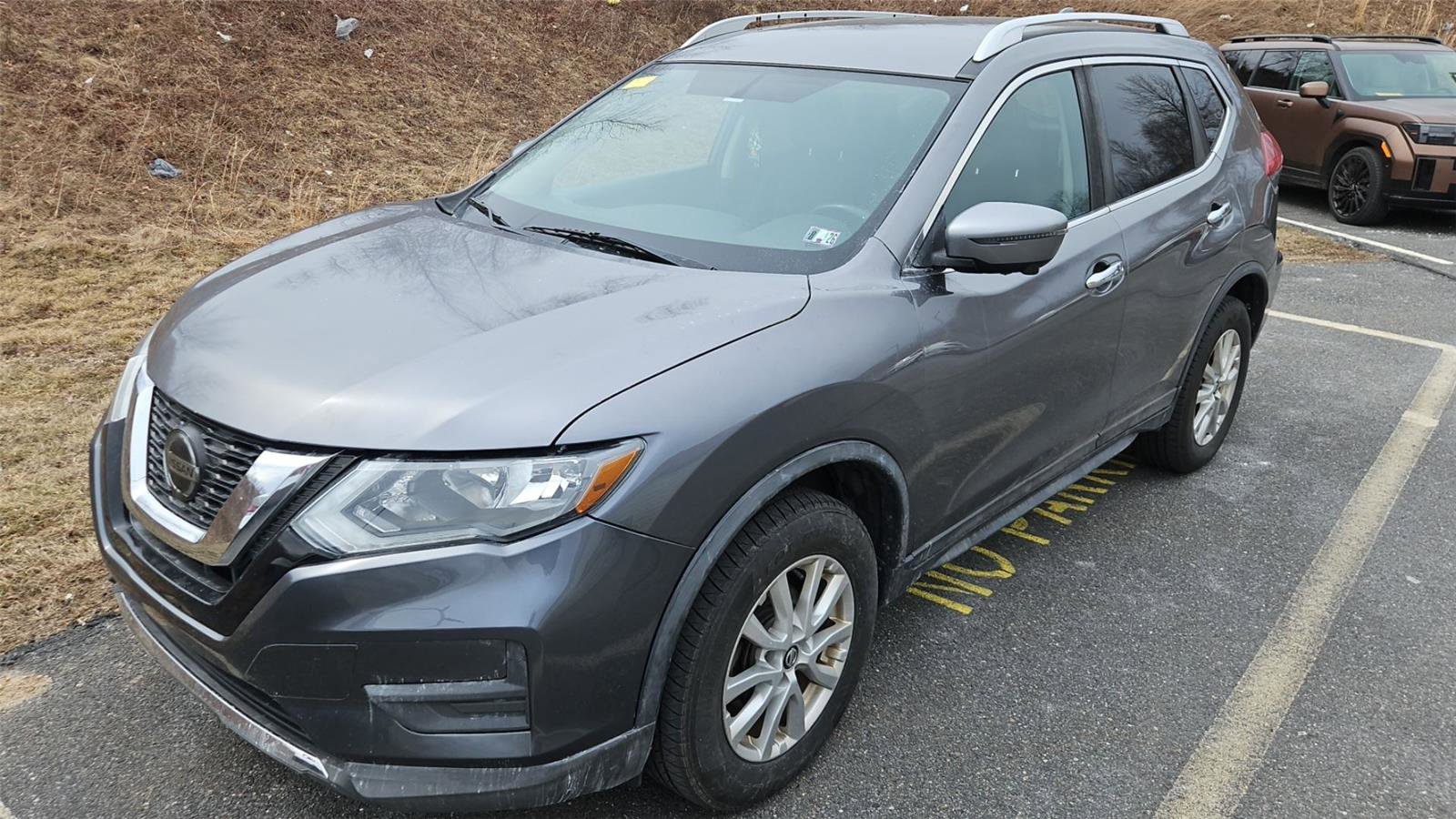 Used 2018 Nissan Rogue SV w/ Premium Package image 3