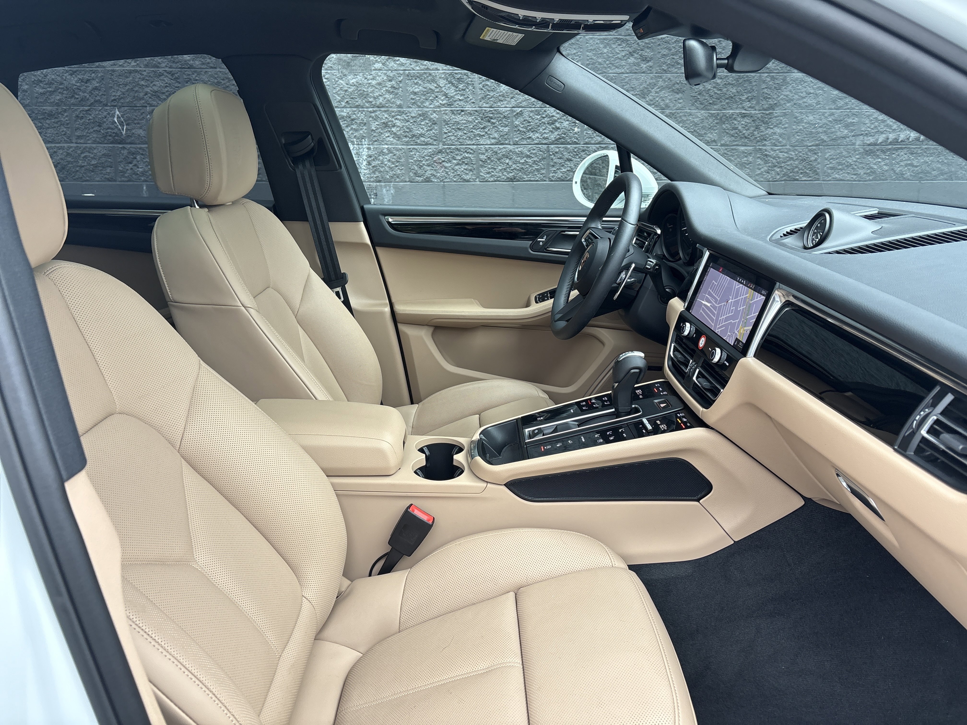 Certified 2025 Porsche Macan image 27