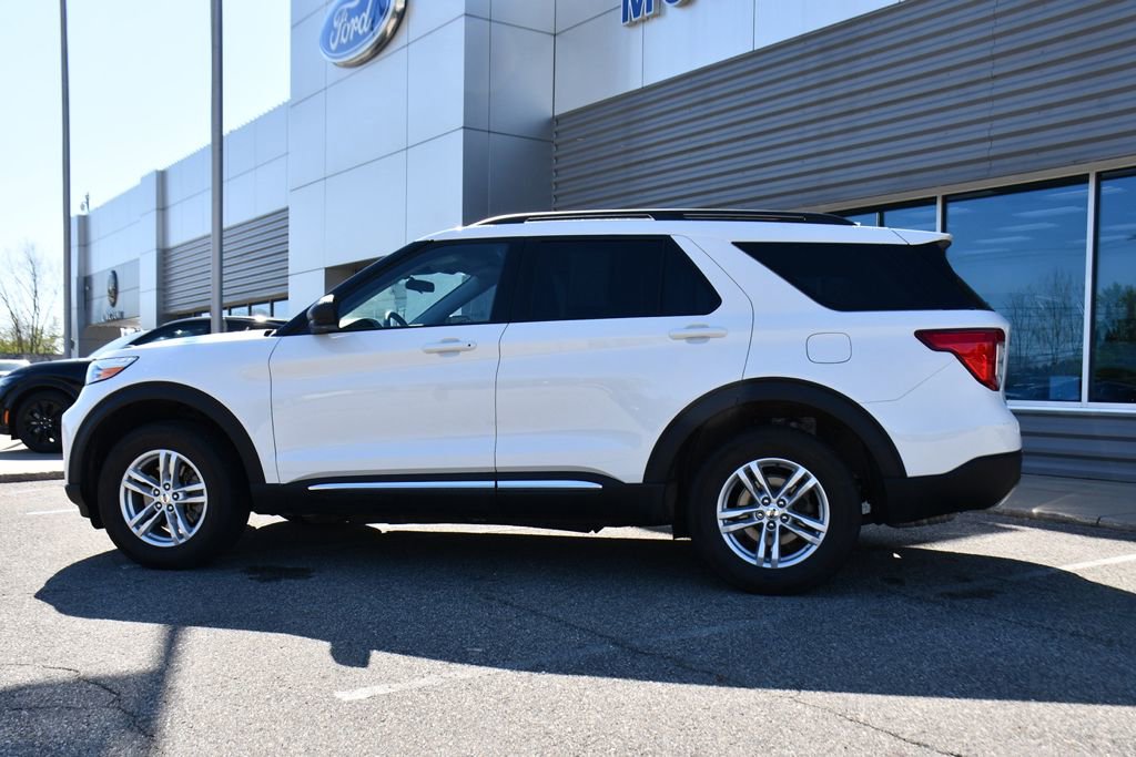 Used 2023 Ford Explorer XLT w/ Equipment Group 202A AWD/4WD image 3