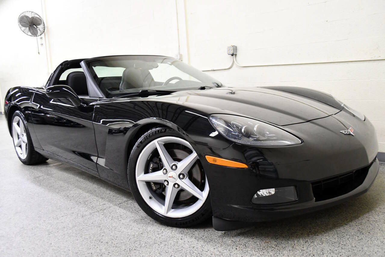 Used 2011 Chevrolet Corvette Coupe w/ 1LT RWD image 2