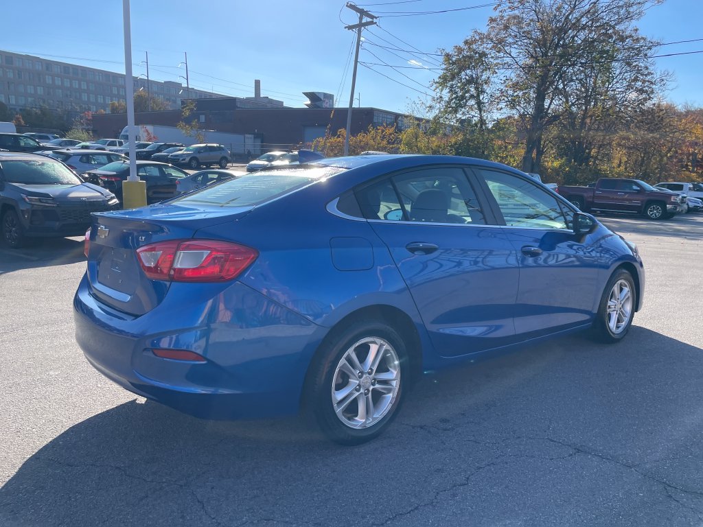 Used 2016 Chevrolet Cruze LT w/ Sun And Sound Package FWD image 5