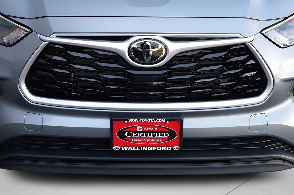 Used 2022 Toyota Highlander XLE w/ Protection Package #3 (TMS) AWD/4WD image 8