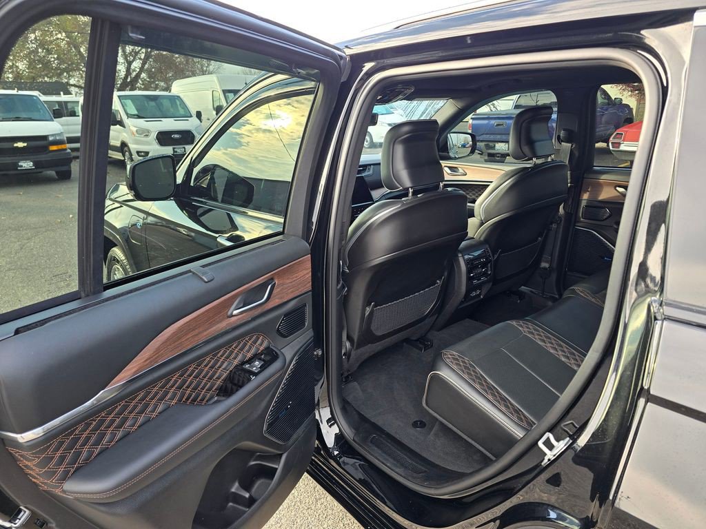 Used 2022 Jeep Grand Cherokee Summit w/ Advanced Protech Group IV AWD/4WD image 15