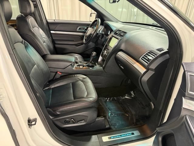 Used 2016 Ford Explorer Sport AWD/4WD image 12