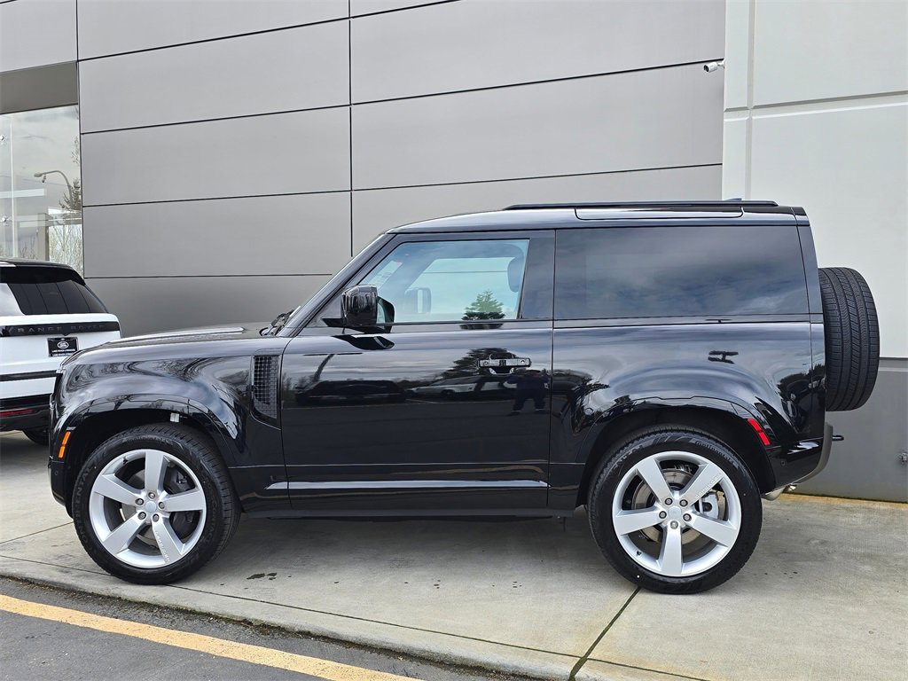 New 2025 Land Rover Defender 90 X-Dynamic SE image 4