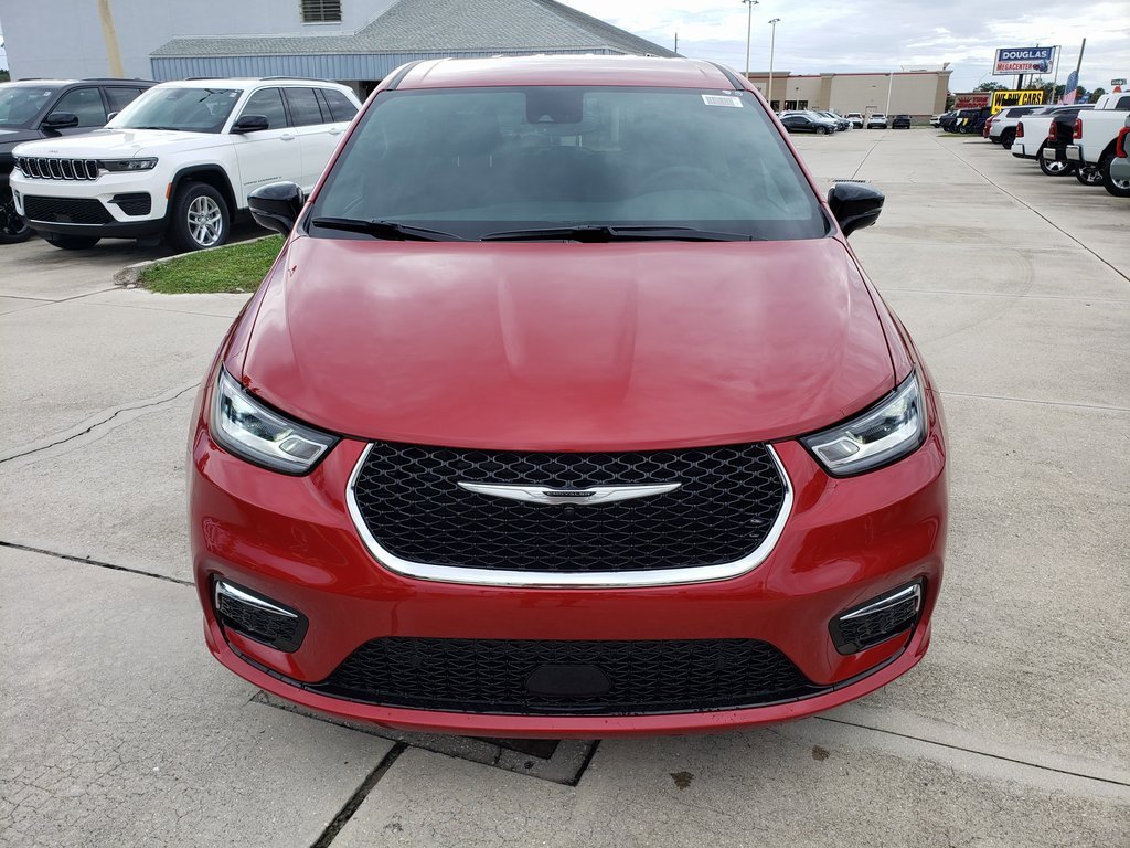 New 2026 Chrysler Pacifica Select image 1