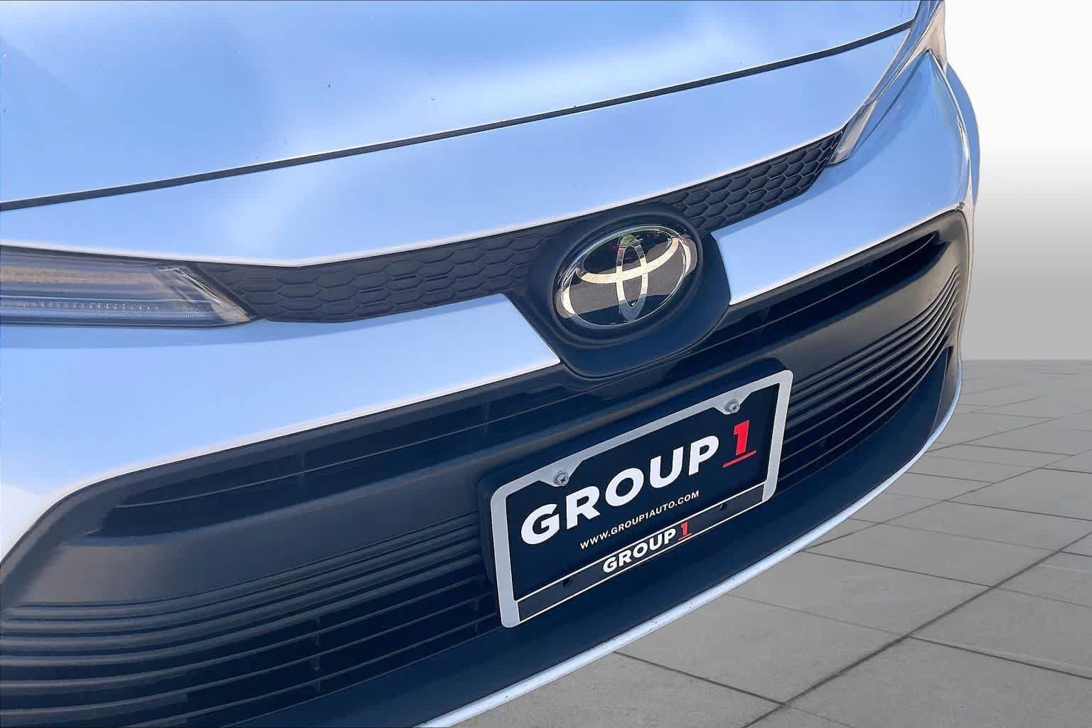 Used 2025 Toyota Corolla LE FWD image 29