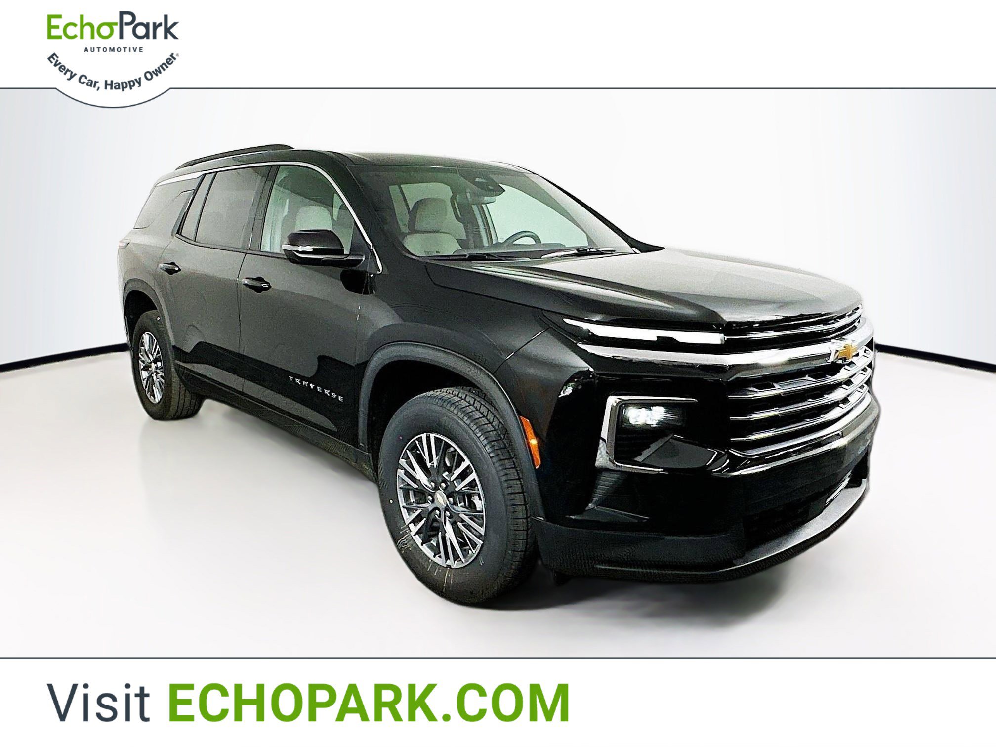 Used 2025 Chevrolet Traverse LT image 1