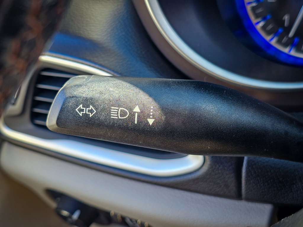 Used 2019 Chrysler Pacifica Touring-L FWD image 17