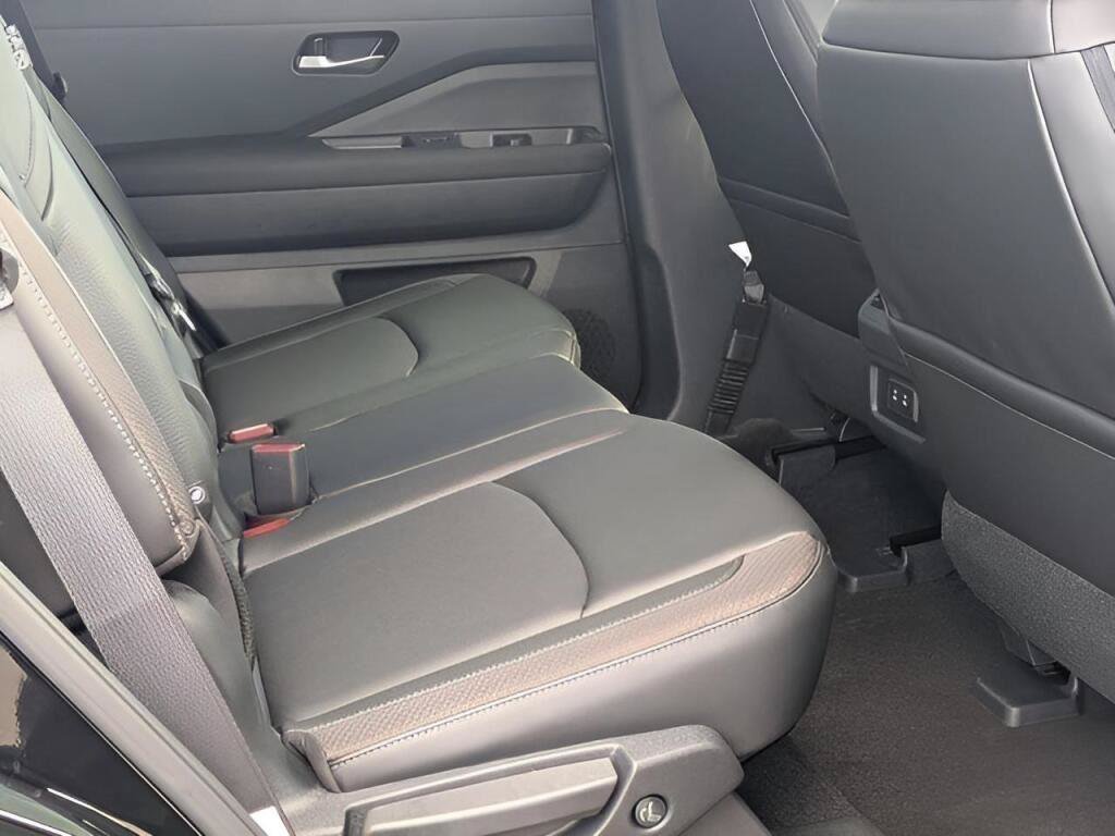 Used 2026 Nissan Pathfinder SL AWD/4WD image 26