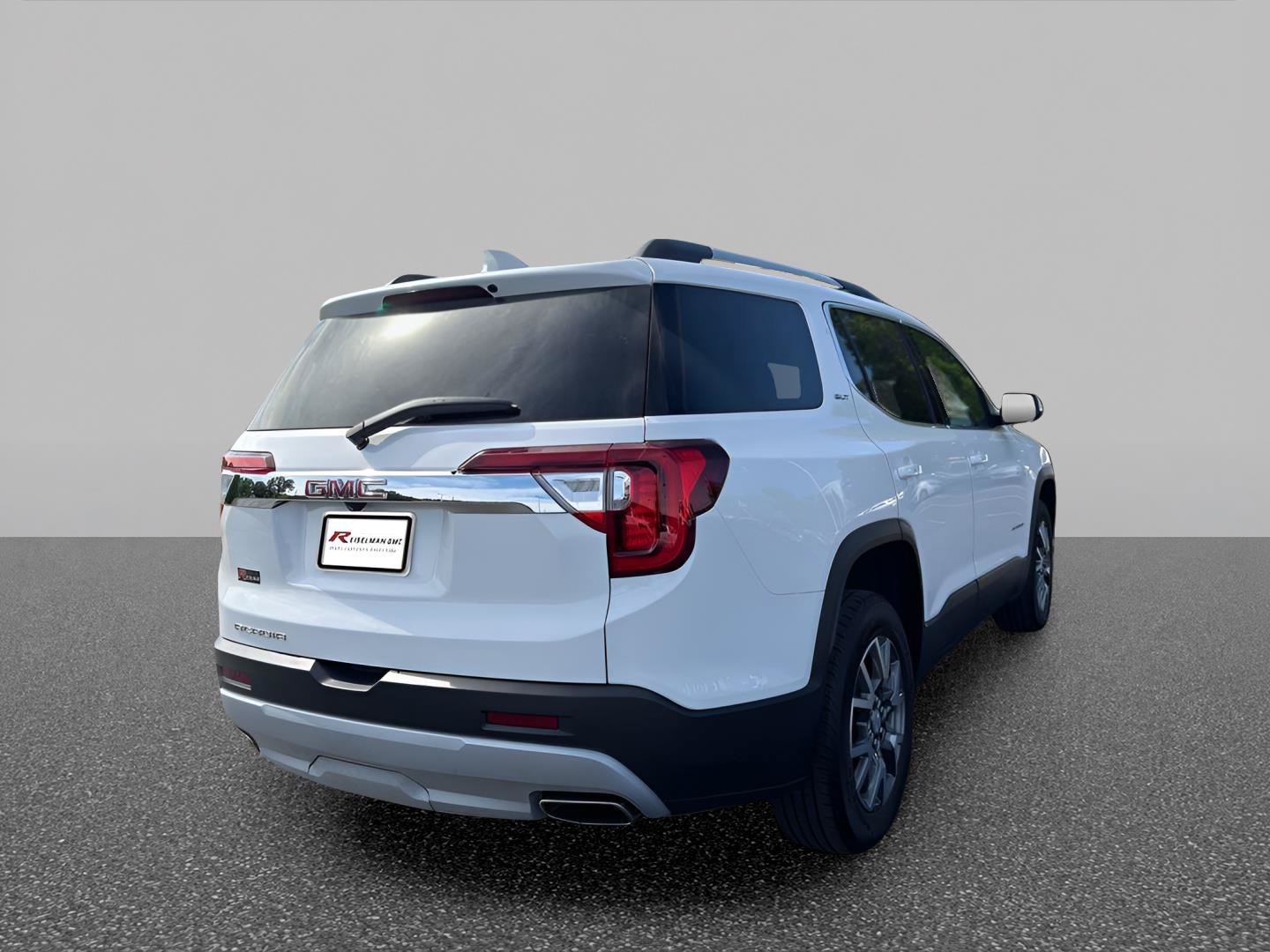 Certified 2023 GMC Acadia SLT FWD image 3