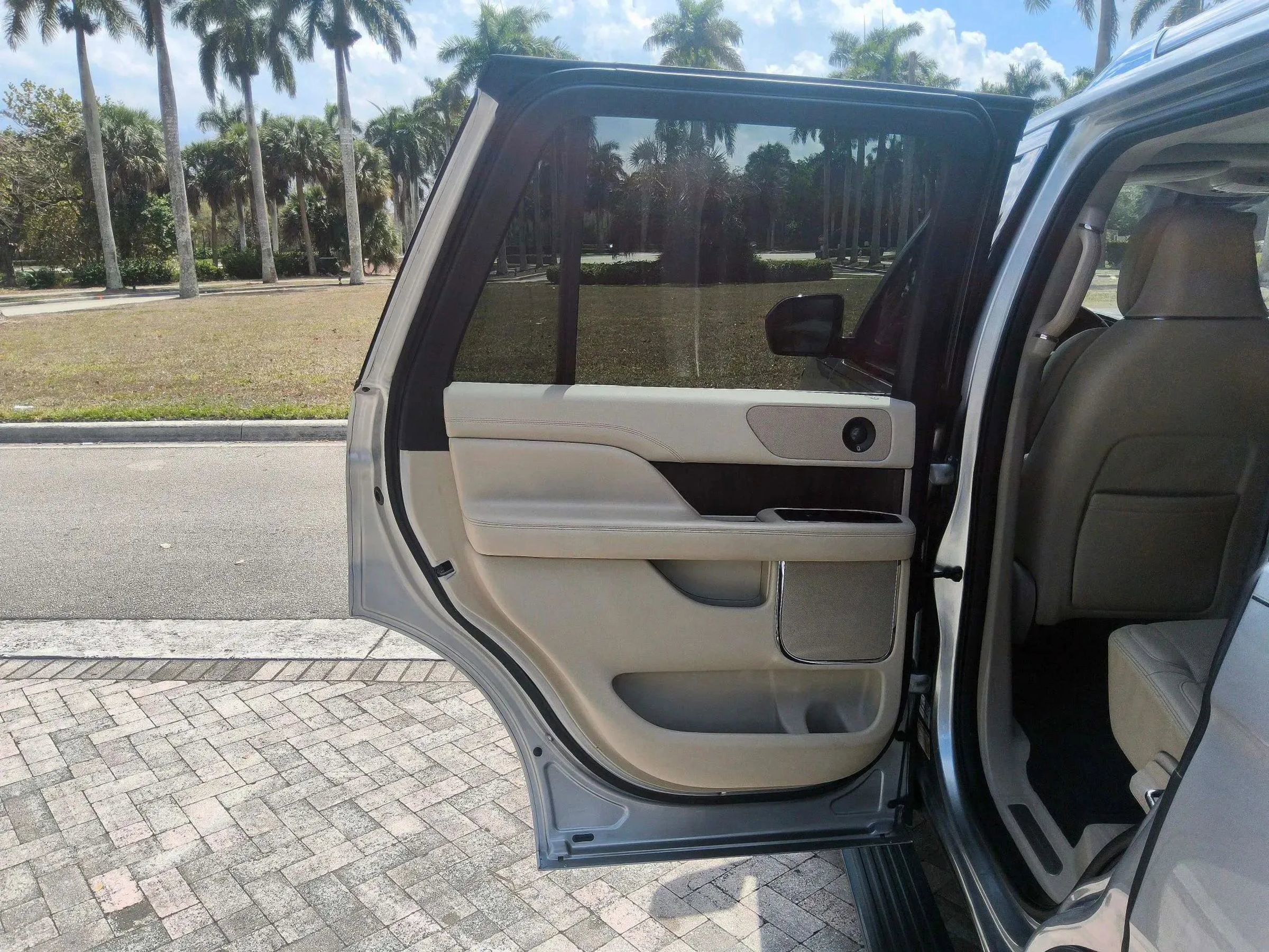 Used 2020 Lincoln Navigator Reserve w/ Equipment Group 201A Reserve RWD image 36