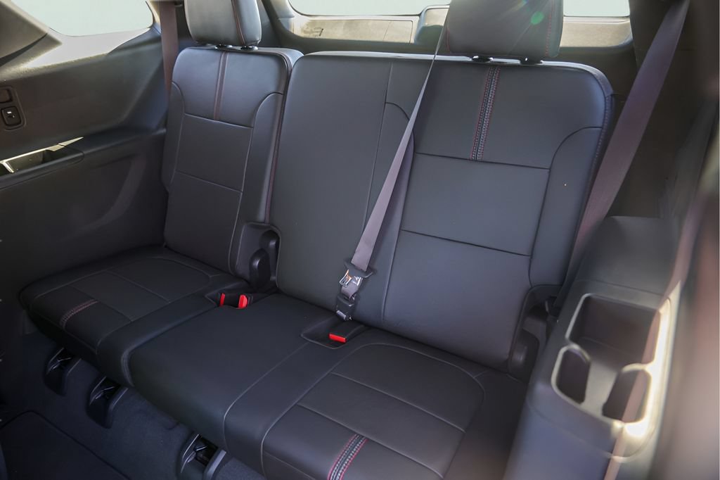 Used 2023 Chevrolet Traverse RS FWD image 27