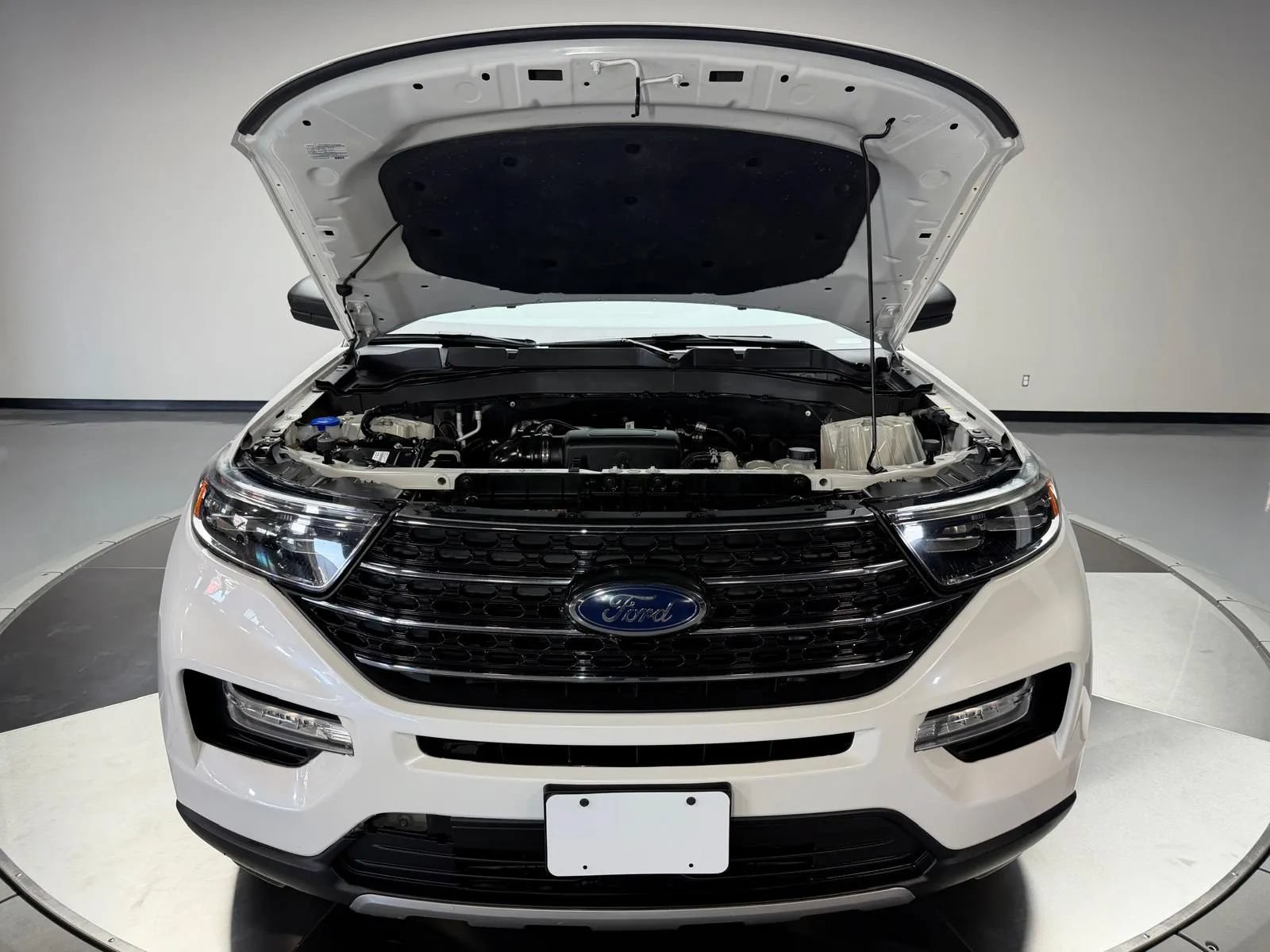 Used 2022 Ford Explorer XLT w/ Equipment Group 202A RWD image 10