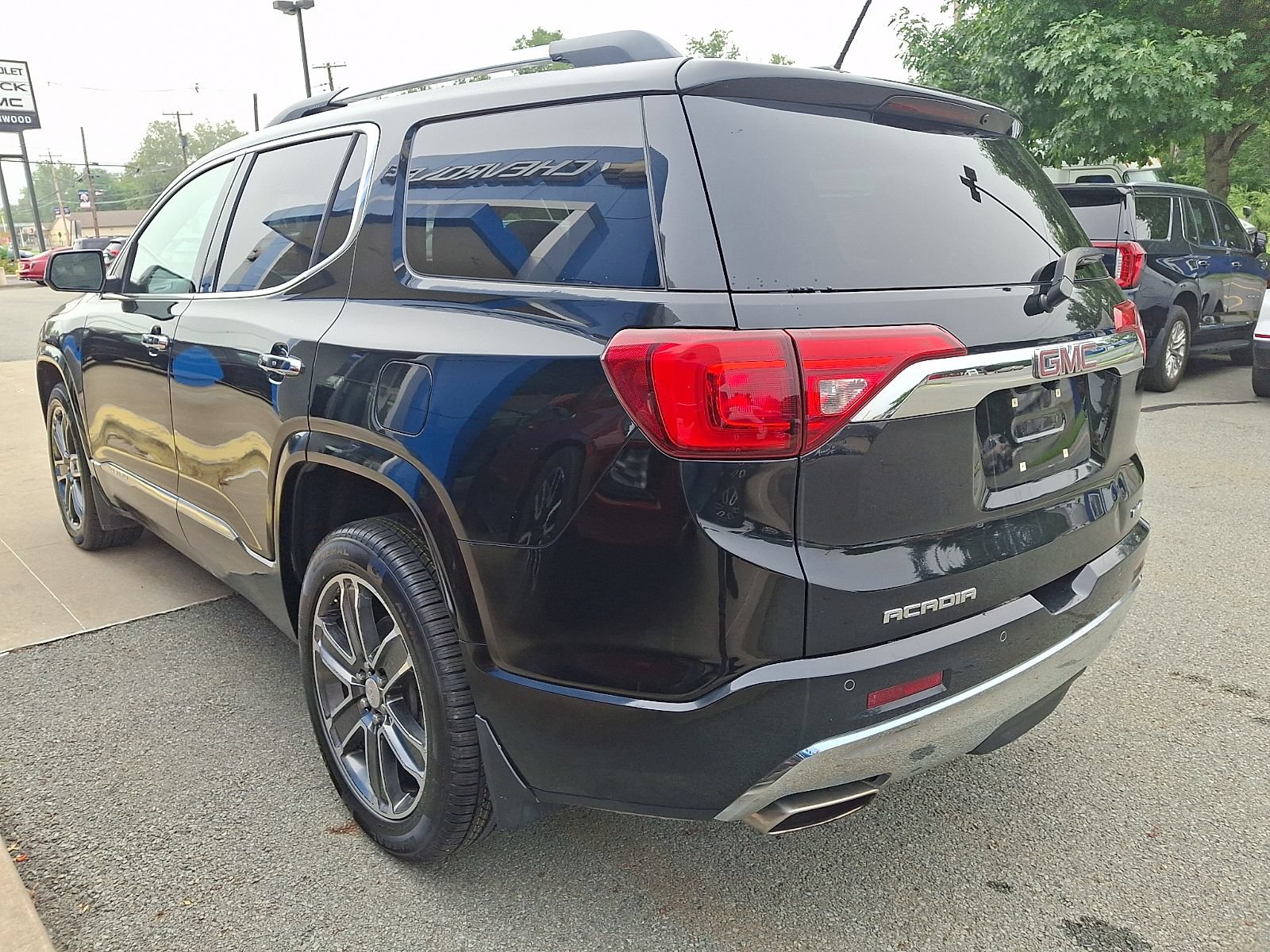 Used 2019 GMC Acadia Denali w/ Technology Package AWD/4WD image 4