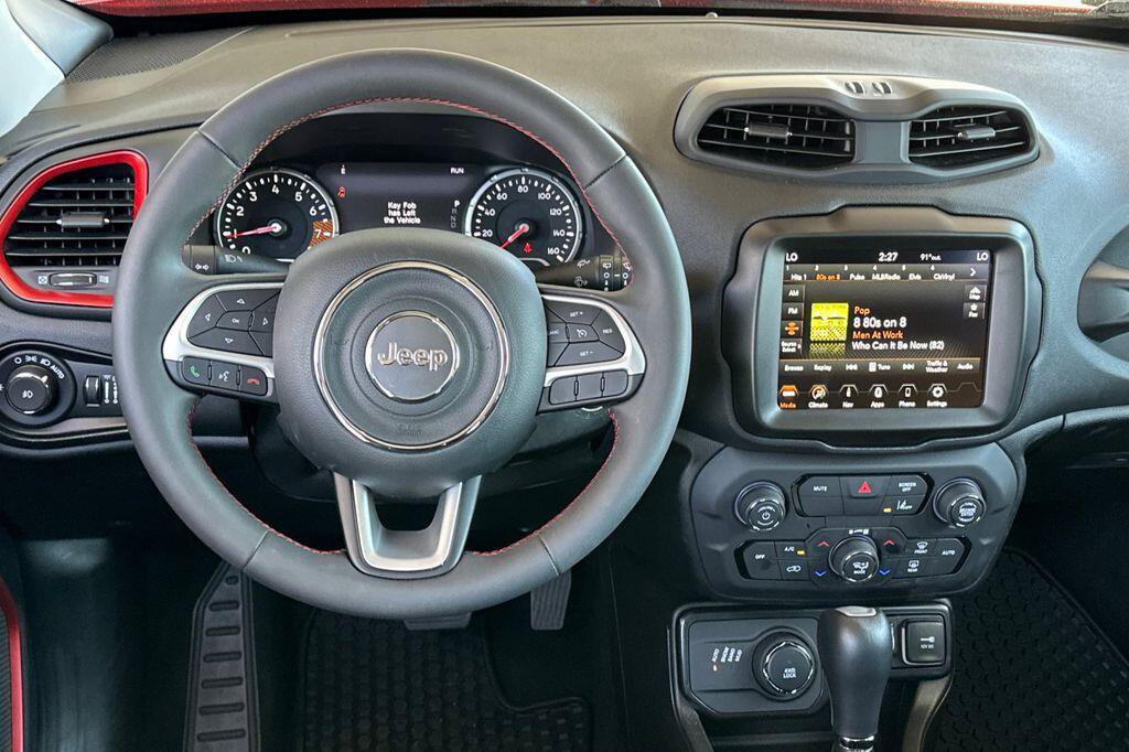 Used 2023 Jeep Renegade Latitude w/ Sun/Sound Group AWD/4WD image 14