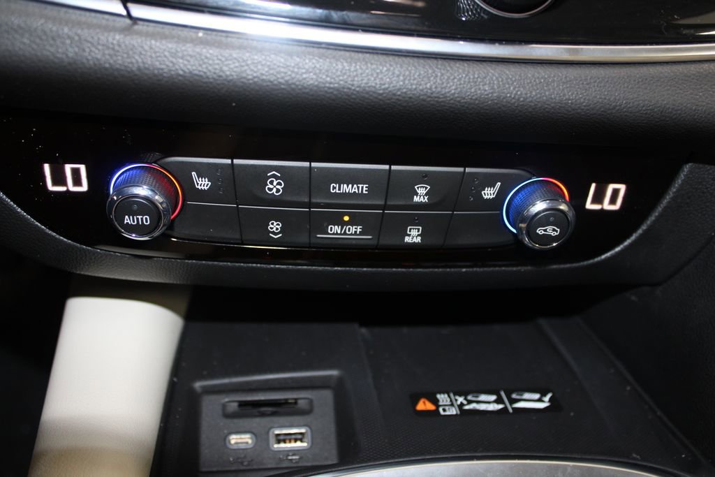 Used 2024 Buick Enclave Essence w/ Technology Package image 32