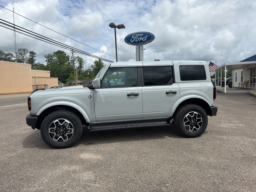 New 2026 Ford Bronco Outer Banks AWD/4WD image 1