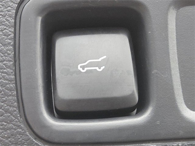 Used 2023 Ford Expedition Limited image 8