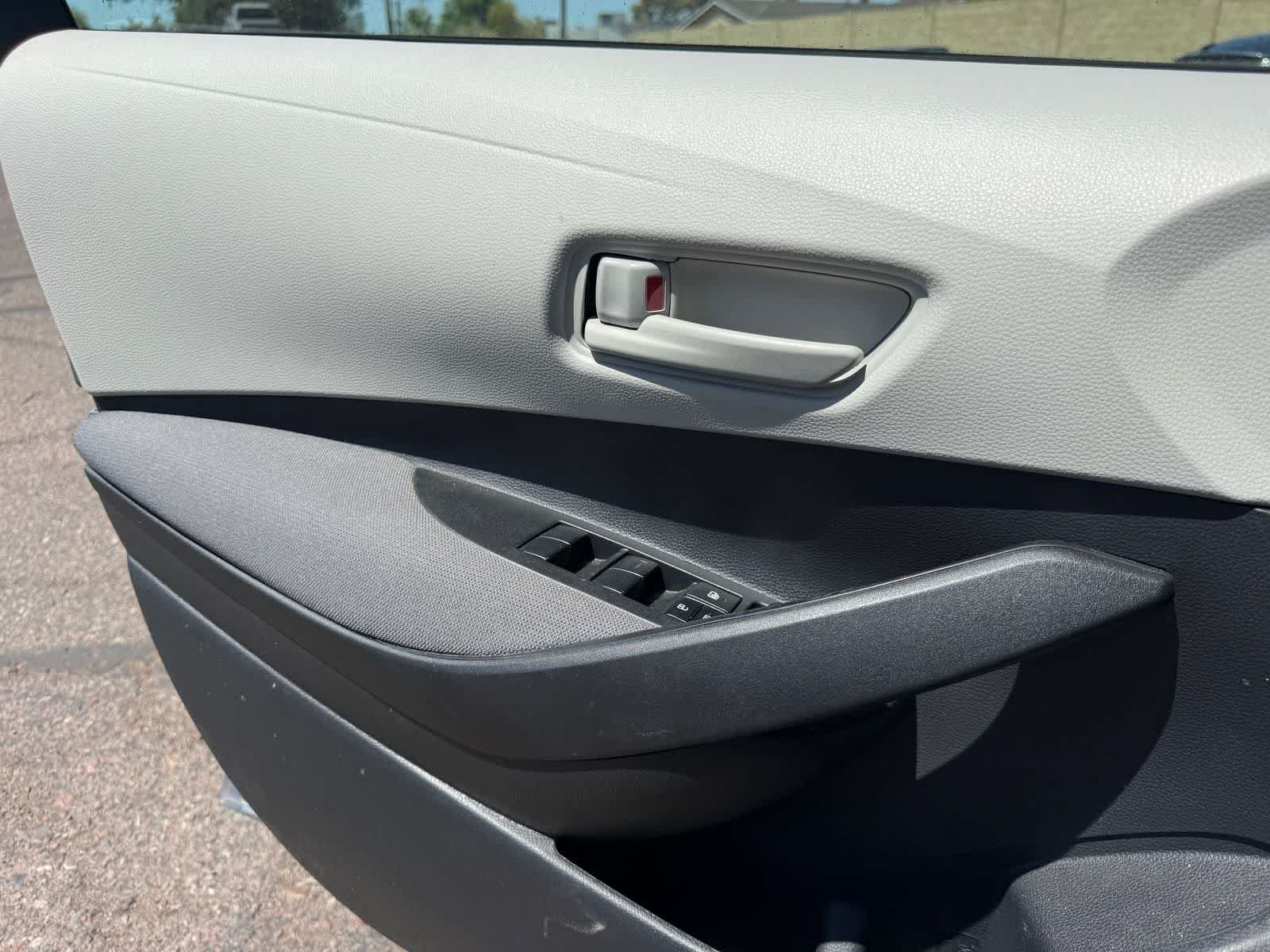 Used 2026 Toyota Corolla LE w/ Carpet Mat Package (TMS) FWD image 17