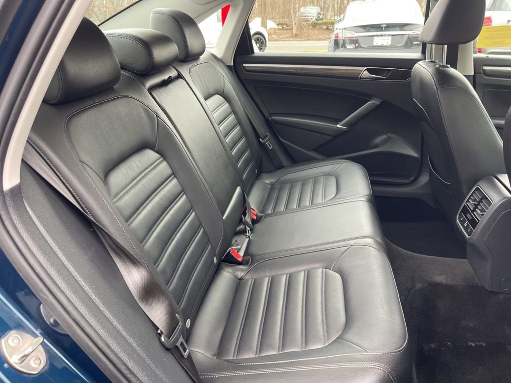Used 2018 Volkswagen Passat 2.0T SEL Premium image 23
