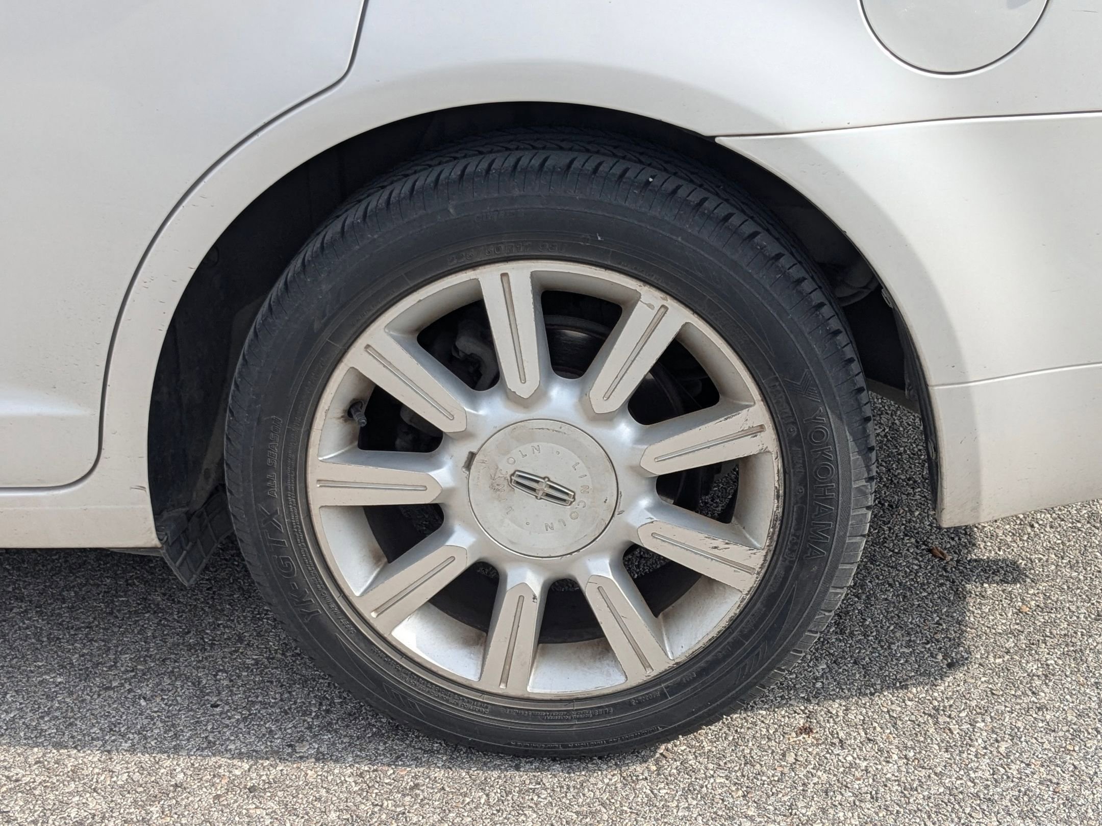 Used 2012 Lincoln MKZ FWD image 12