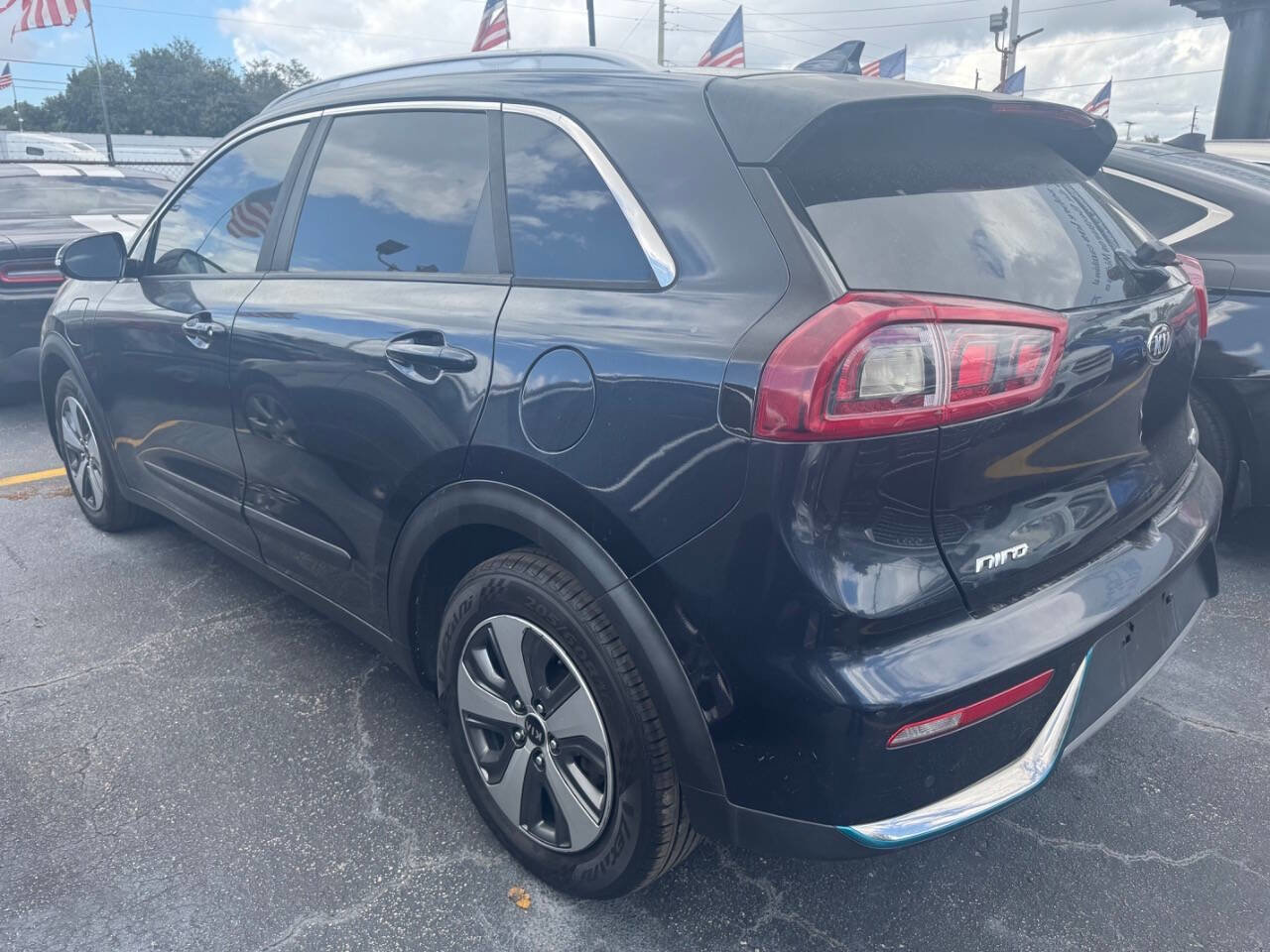 Used 2018 Kia Niro EX Premium image 3