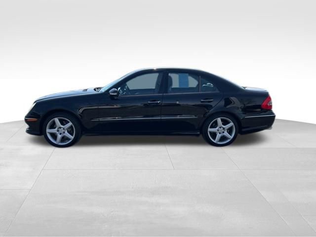 Used 2009 Mercedes-Benz E 350 4MATIC Sedan image 4