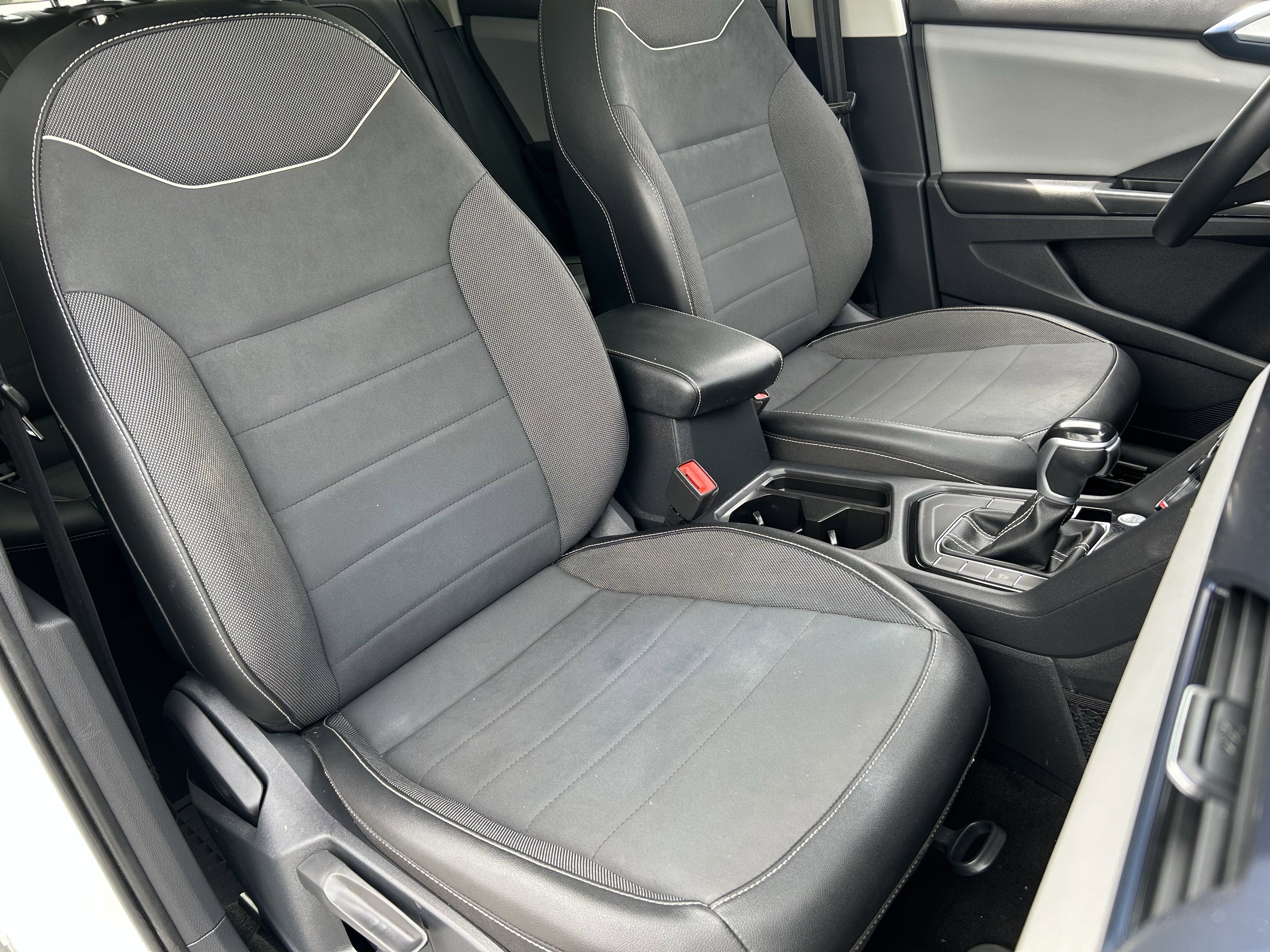 Used 2023 Volkswagen Taos SE w/ Panoramic Sunroof Package image 8