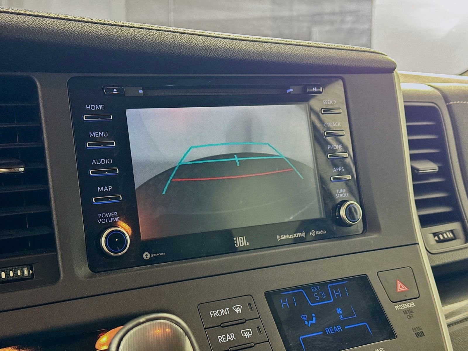 Used 2020 Toyota Sienna SE w/ SE Preferred Package image 12