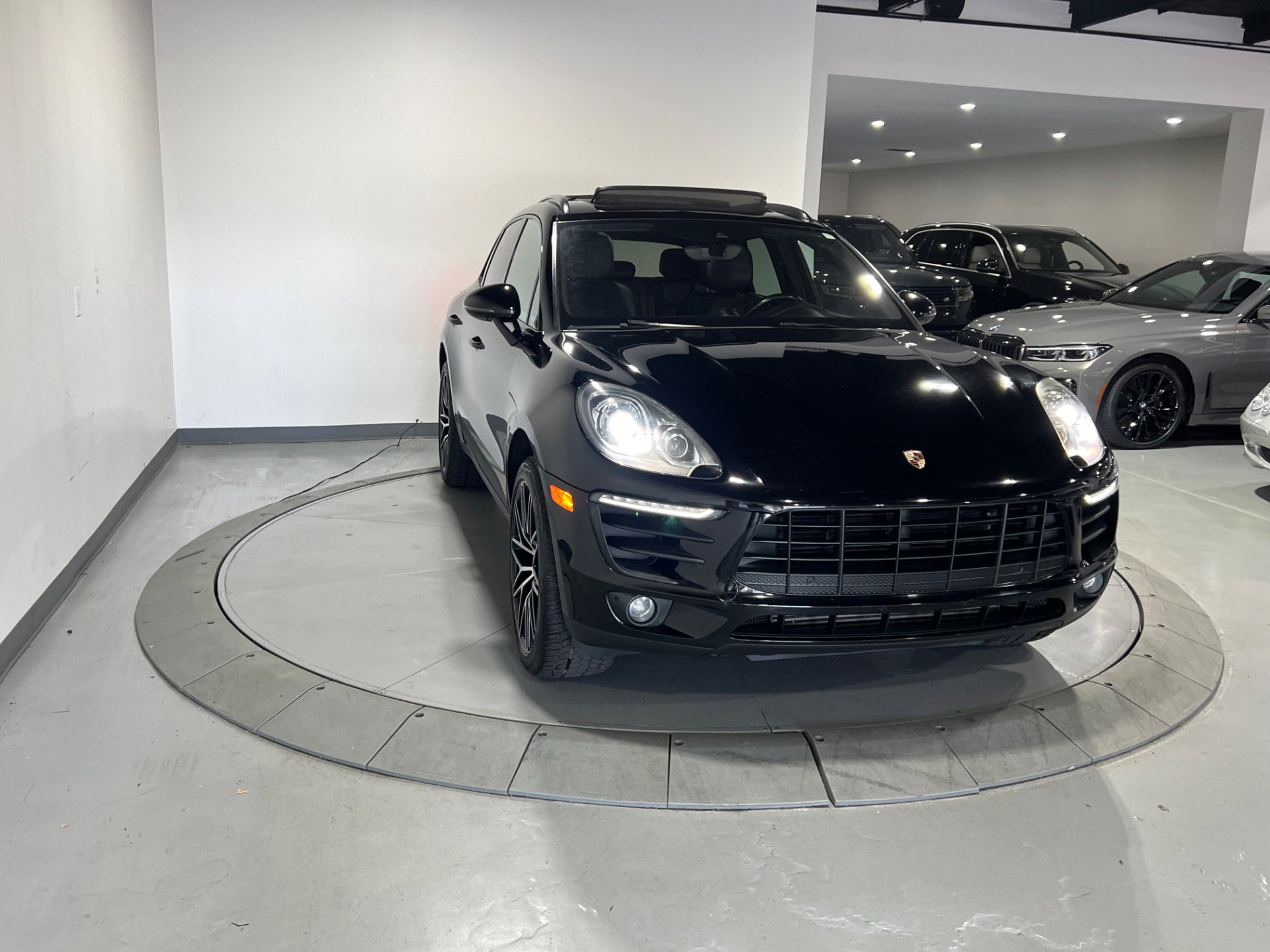Used 2018 Porsche Macan w/ Driver Memory Package image 5