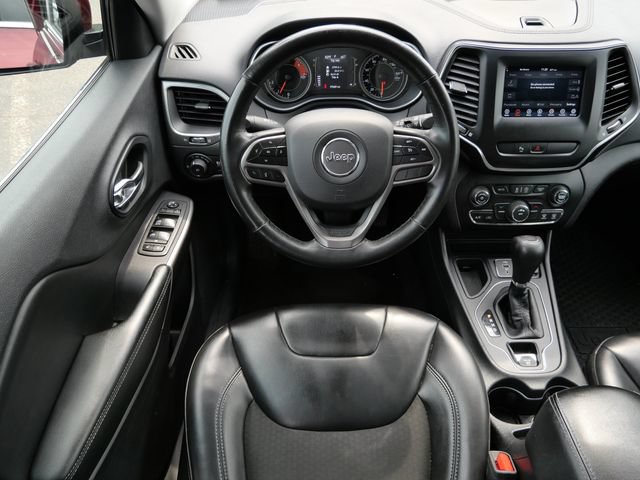 Used 2019 Jeep Cherokee Latitude Plus w/ Cold Weather Group FWD image 12