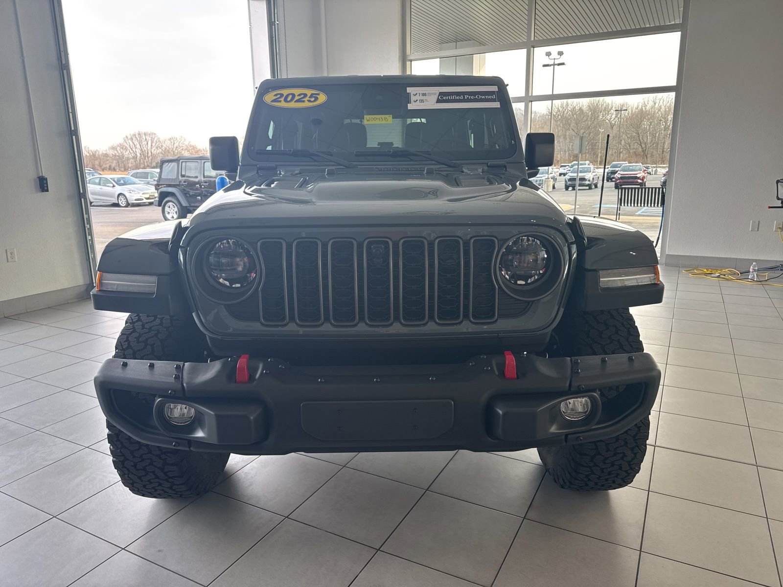 Used 2025 Jeep Wrangler Rubicon image 2