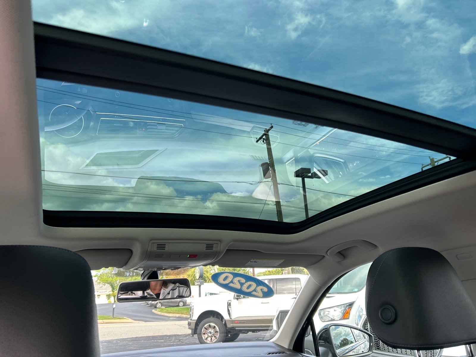 Used 2020 Volkswagen Tiguan SE w/ Panoramic Sunroof Package AWD/4WD image 5