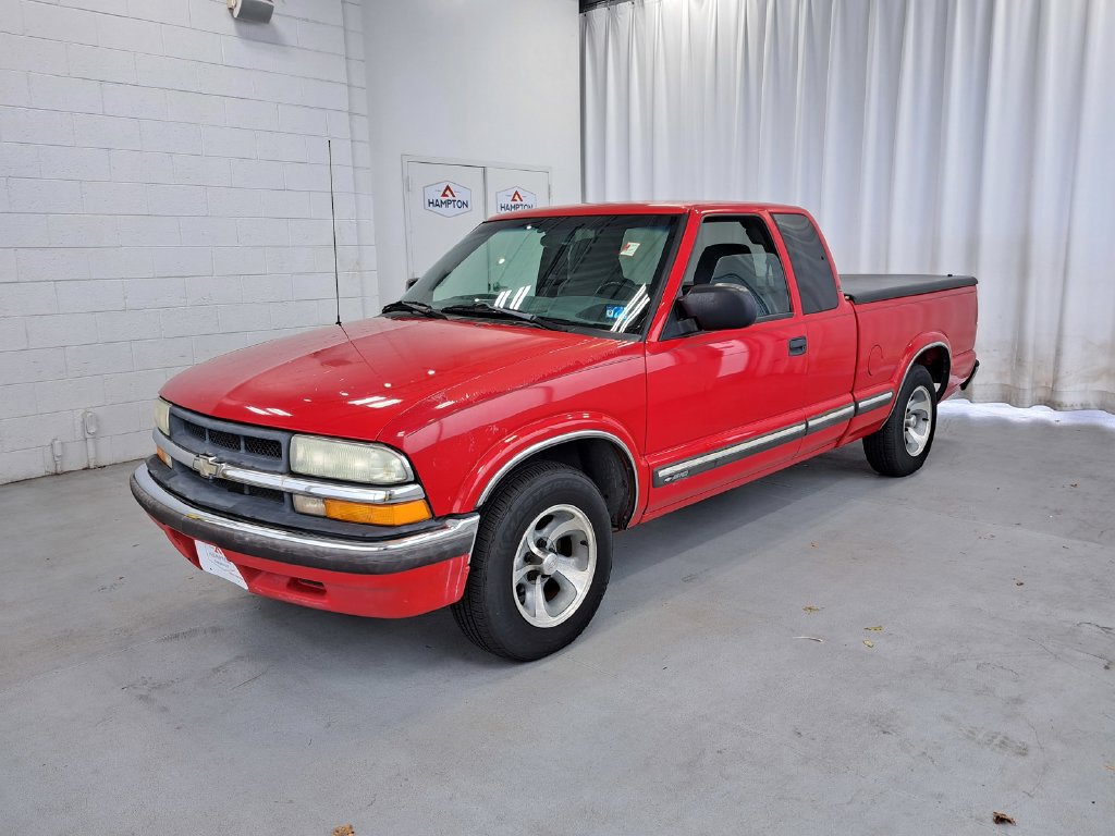 Used 2002 Chevrolet S10 Pickup LS w/ LS Preferred Equipment Group RWD image 2