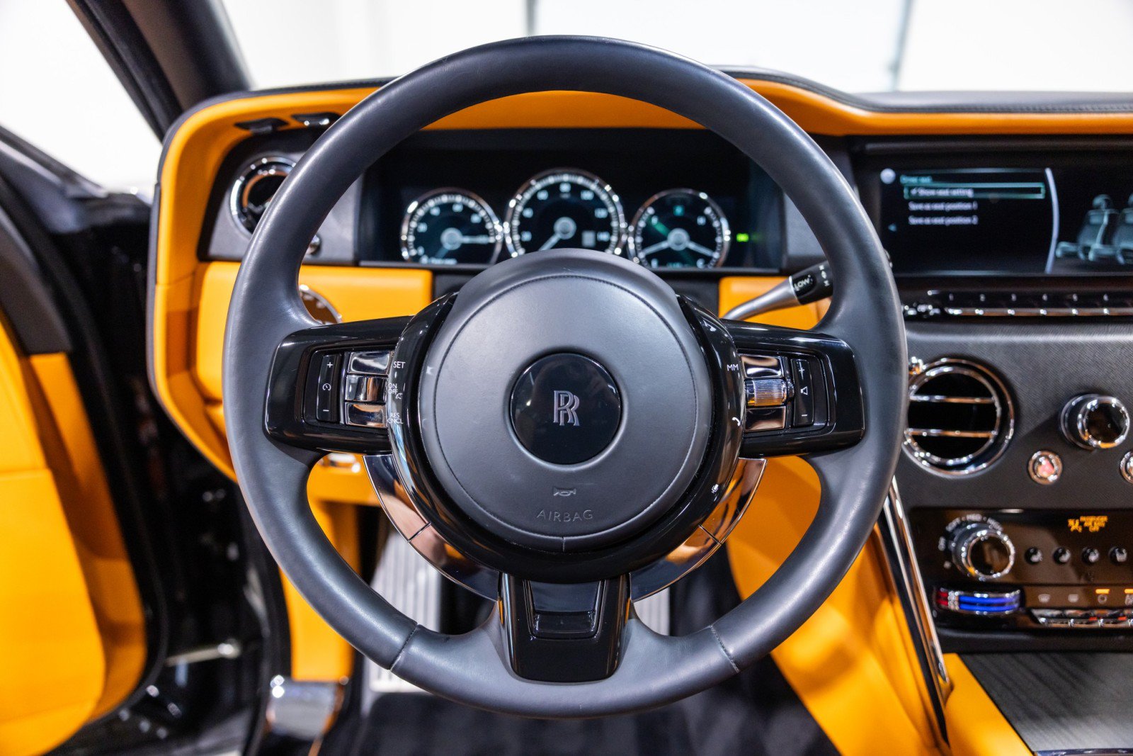 Used 2022 Rolls-Royce Cullinan AWD/4WD image 37
