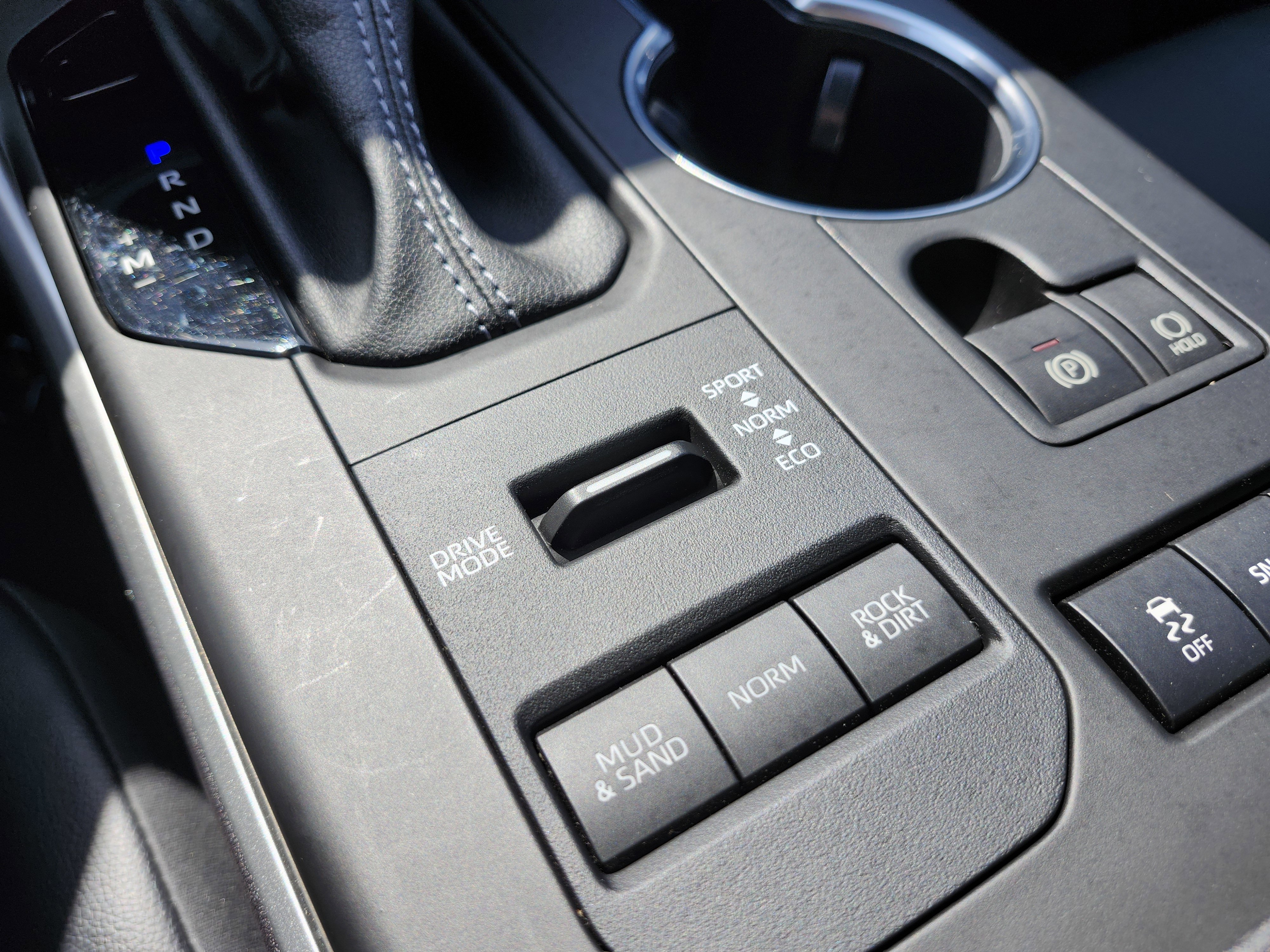 Used 2022 Toyota Highlander XLE AWD/4WD image 12