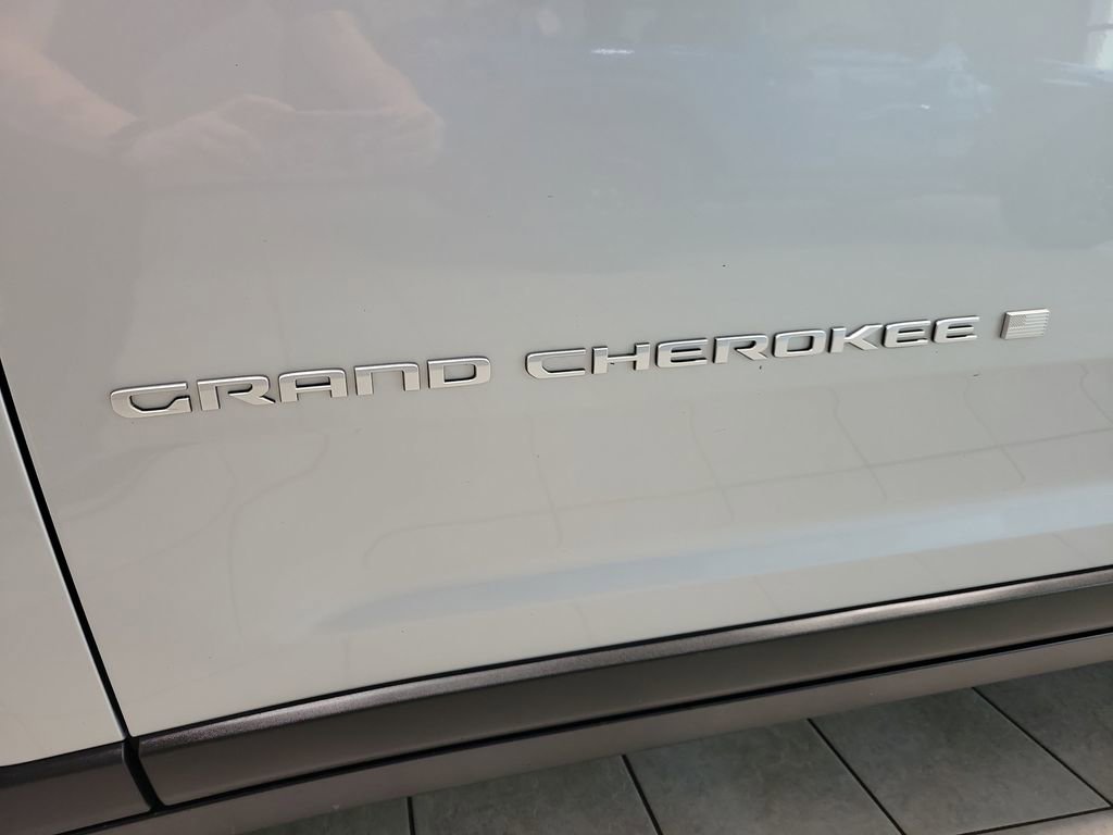 Used 2024 Jeep Grand Cherokee L Laredo AWD/4WD image 21