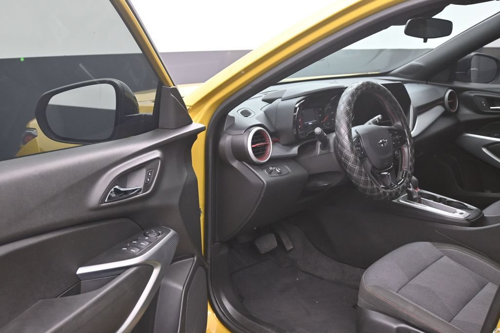 Used 2024 Chevrolet Trax RS FWD image 11
