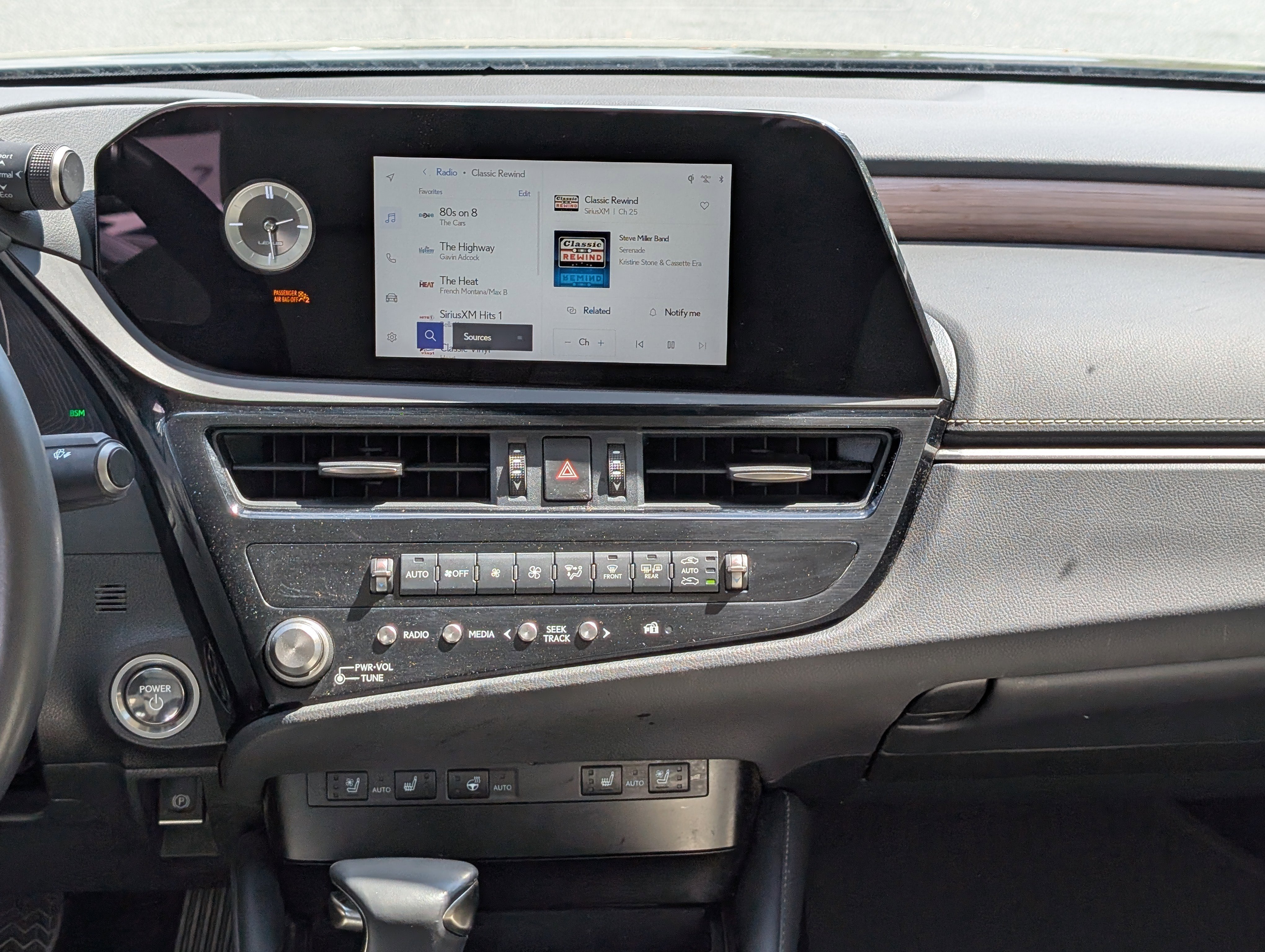 Used 2025 Lexus ES 300h w/ Premium Package image 15