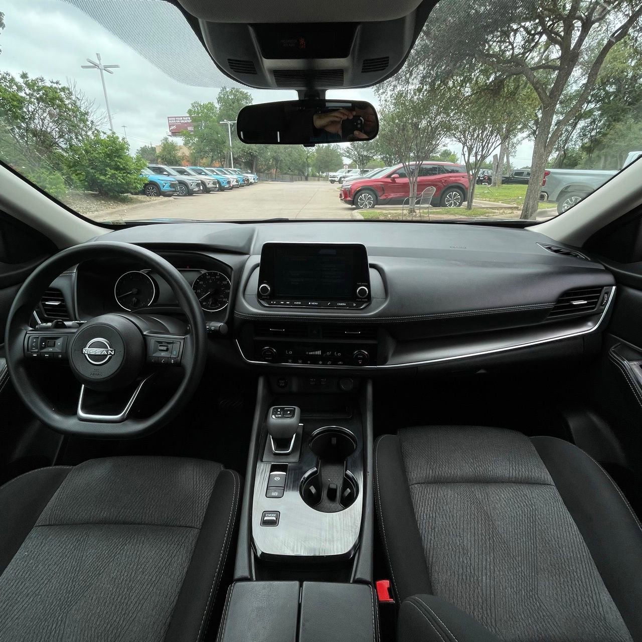 Used 2024 Nissan Rogue SV FWD image 11