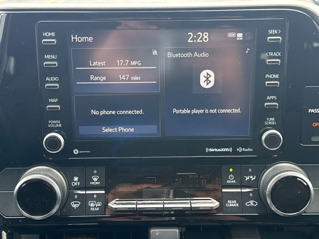 Used 2022 Toyota Highlander LE image 29